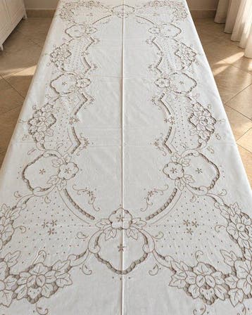 Tafelkleed (13) - 260 cm - 170 cm - Handgemaakte cutwork