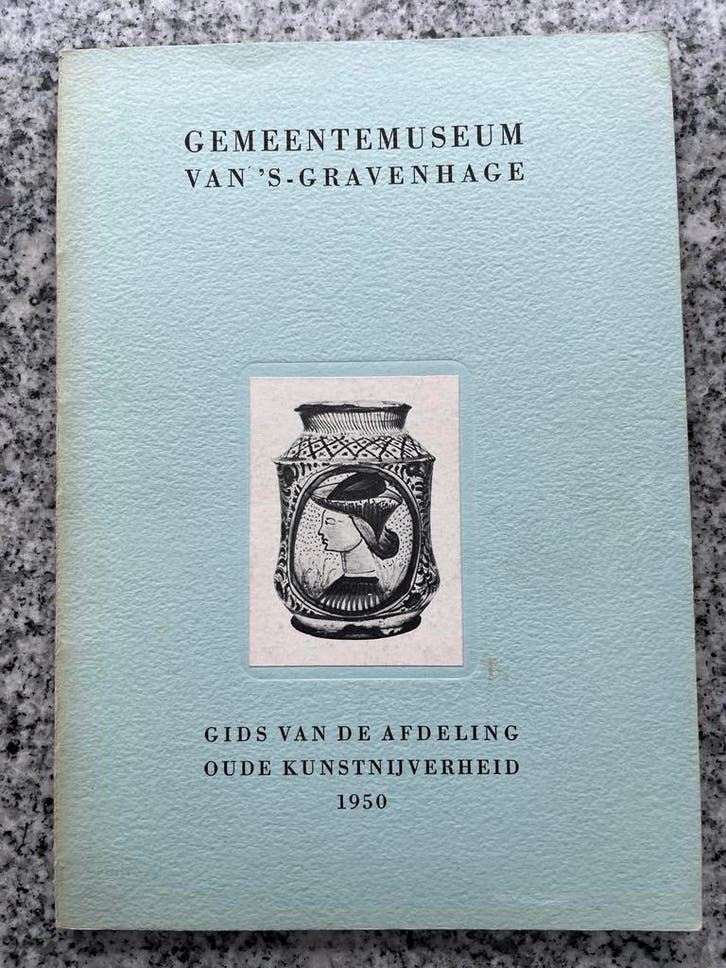 Oude Kunstnijverheid – Gemeentemuseum Den Haag, Boeken, Kunst en Cultuur | Beeldend, Gelezen, Overige onderwerpen, Verzenden