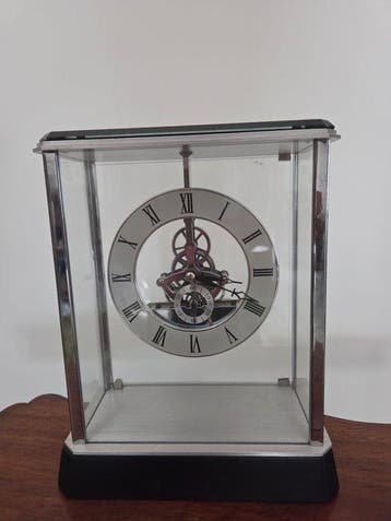 Pendule - Kunststof en metaal - 2010-2020 - Moderne skelet