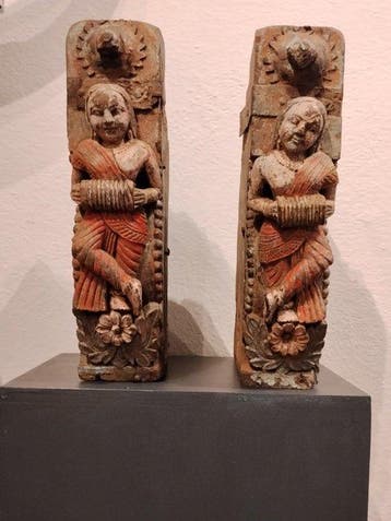 Twee consoles uit de Bhuj-regio - Hout - India - 19e eeuw, Antiek en Kunst