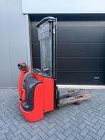 Dubbel heffende stapelaar met nieuwe batterij, Zakelijke goederen, Machines en Bouw | Heftrucks en Intern transport, Stapelaar