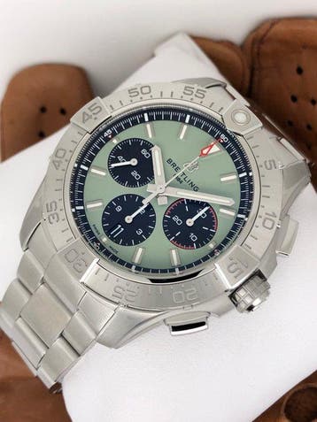 Breitling - Avenger B01 Chronograph 44 - AB0147101L1A1 -, Nieuw