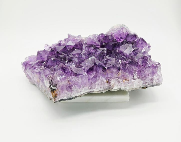 Amethist 2,132kg (Interieurstuk) zie filmpje, Verzamelen, Mineralen en Fossielen, Ophalen of Verzenden