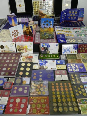 Wereld. Collection of coins/banknote/medals/euro inkl. pp