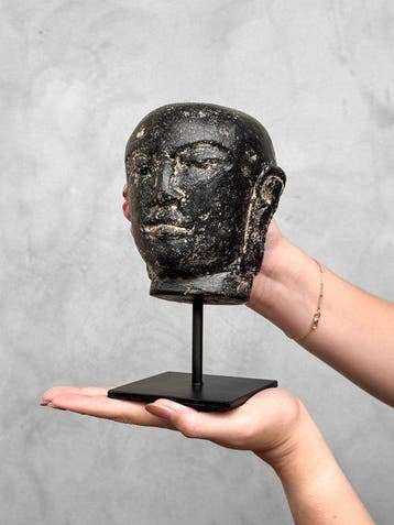Beeld, NO RESERVE PRICE - Lavastone Budha Head on a custom