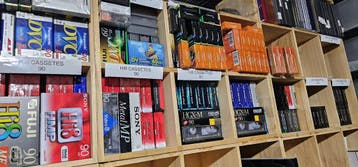 Nieuwe vintage cassettes te koop. Mini dv, 8mm, vhs, audio