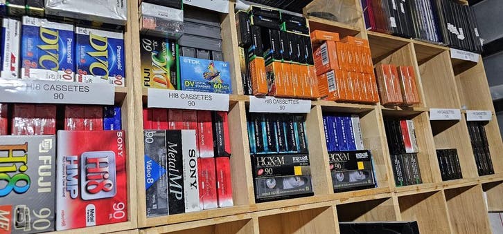 Nieuwe vintage cassettes te koop. Mini dv, 8mm, vhs, audio, Audio, Tv en Foto, Videocamera's Analoog
