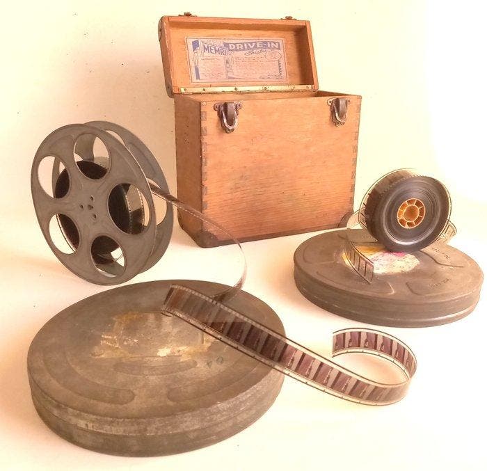 Caixa de Transporte de Filmes 35mm + 2 Filmes Vintage Film, Verzamelen, Fotografica en Filmapparatuur
