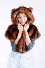 Poncho Cape Bruine Beer Hood Muts Bontjas Oortjes Spirit Bee, Kleding | Dames, Ophalen of Verzenden, Nieuw