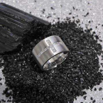Witgouden ring met kruis van diamanten 0,60 ct., 18 tot 19, Gebruikt, Ophalen of Verzenden, Dame