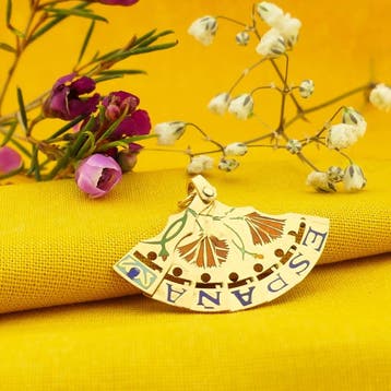 Gouden hanger van een Spaanse waaier met emaille, Ophalen of Verzenden, Gebruikt, Goud, Overige merken