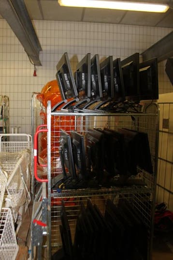partij diverse monitoren ca 20 stuks, Excl container, Computers en Software, Nieuw