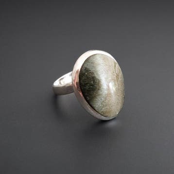 Ring van gouden obsidiaan. Hoge kwaliteit. Bevestiging op