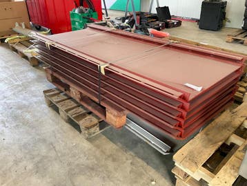 Online veiling: Stalen platen met randprofiel, rood, Gebruikt