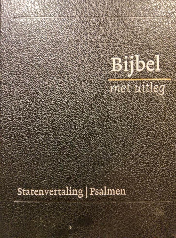 Bijbel met uitleg (kleinere editie zwart), Boeken, Godsdienst en Theologie, Zo goed als nieuw, Christendom | Katholiek, Verzenden
