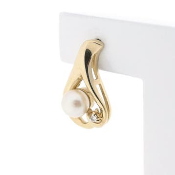 Gouden oorstekers met parel en diamant; 0,02 ct. (Oorbellen), Gebruikt, Ophalen of Verzenden, Met edelsteen, Goud