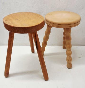 Kruk - Hout - Twee vintage houten tripodkrukjes, Antiek en Kunst