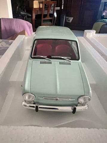 Laudoracing 1:18 - Modelauto - Fiat 850 Berlina (1964), Nieuw