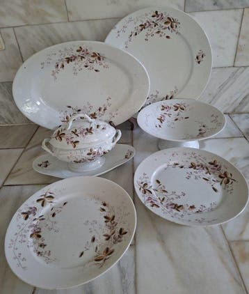 Antiek Frans terre de fer dinerservies - A la Ville de