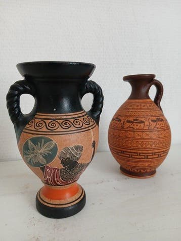 Vaas (2) - Terracotta - 8e-eeuwse replieken
