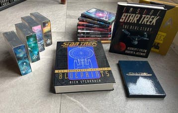 Star Trek - 8 kg of Trek memorabilia incl TNG Blueprints, Nieuw