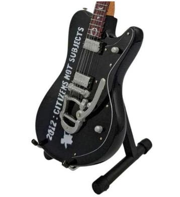 Miniatuur replica Schecter gitaar - Robert Smith - The Cure, Ophalen of Verzenden, Nieuw, Pop, Beeldje of Miniatuur