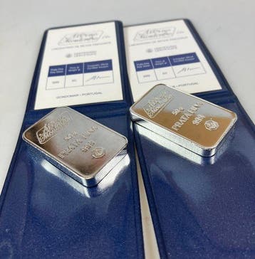2 x 50 g - Zilver .999 - Albino Moutinho - Met certificaat, Postzegels en Munten
