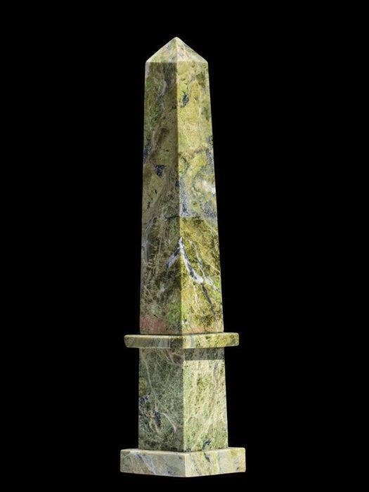 Grand Tour-stijl groene Vesuvianiet kristallen obelisk (48, Verzamelen, Mineralen en Fossielen