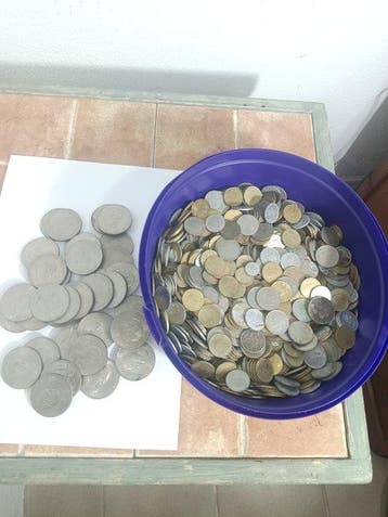 Spanje, Verenigd Koninkrijk. A bulk load of Spanish pesetas