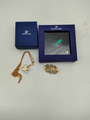 Swarovski - Jungle Beats Butterfly Magnet, Four-Leaf Clover