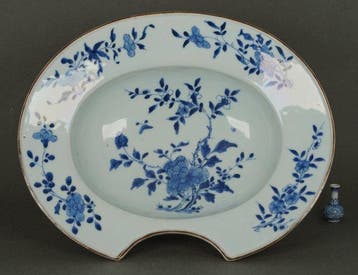 Kangxi (1662-1722) - Kom - Peonies and Blossoms besides, Antiek en Kunst
