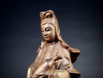 Standing statue of Kannon Bodhisattva  - Beeld Hout -