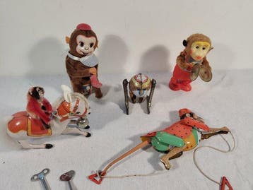 China - Blikken speelgoedfiguur - fünf verschiedene Affen -