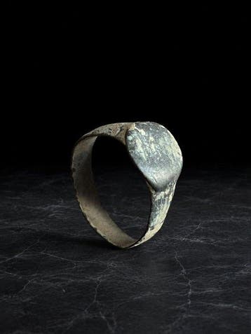 Oud-Romeins, Keizerrijk Brons Ring met eenvoudige ovale