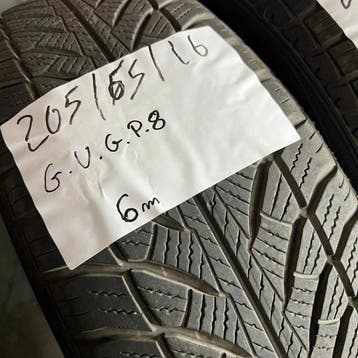 2 x Goodyear UltraGrip 8 205-65-16 Winterbanden 6mm, Gebruikt, 16 inch, Band(en), Personenwagen