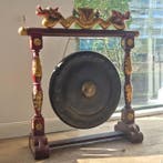 Traditionele Indonesische gong – handgesneden draakstandaard