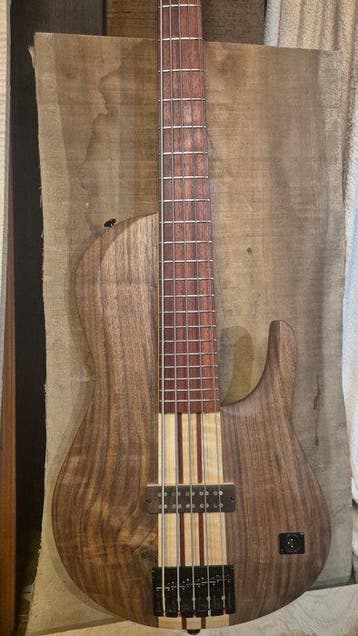 J&A - - 5-snarige elektrische basgitaar - Onbekend - 2025, Nieuw