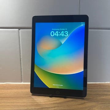 Apple iPad (5th Generation) 128GB Wifi - Mobiele telefoon, Nieuw