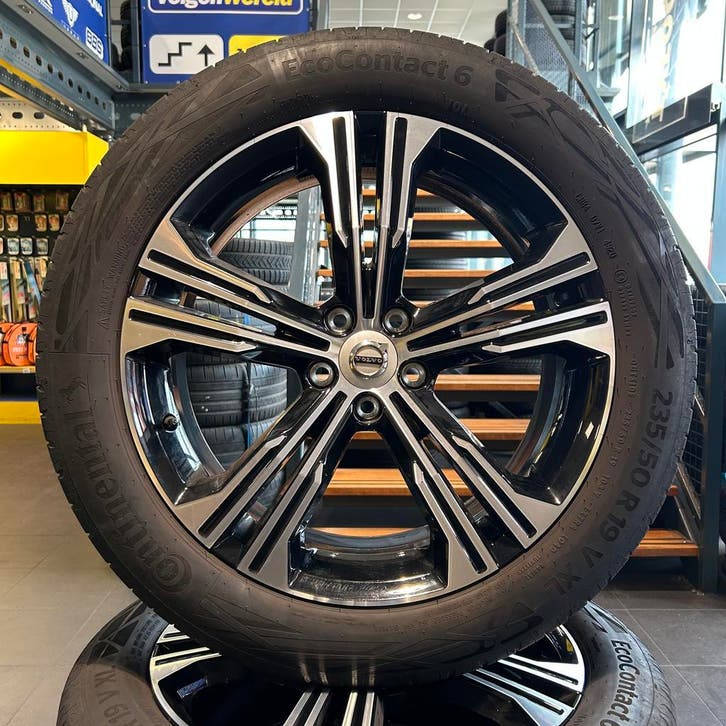 Volvo XC40 | 19 inch velgenset | 235/50-19 Conti |  0326-07, Auto-onderdelen, Banden en Velgen, 19 inch, Zomerbanden, 235 mm, Gebruikt