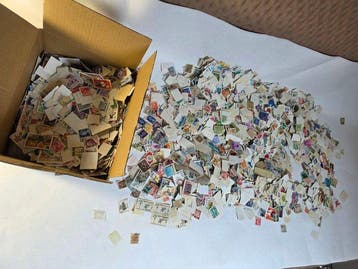 Wereld - 1,1 kg, (duizenden - zonder papier) incl. ouder dan, Gestempeld