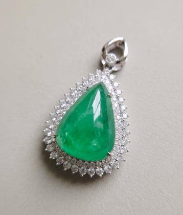 Hanger - 14 karaat Witgoud - 10.13ct. tw. Smaragd - Diamant