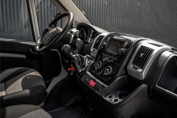 Fiat Ducato **2,3 140PK | Bakwagen met laadklep | 3-Zits | L, Automaat, Stof, Gebruikt, Wit
