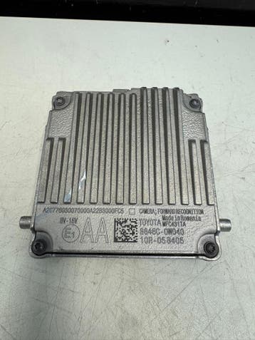 Toyota Yaris Hybride bj.2022 camera voorzijde 8646C-0W040, Gebruikt, Toyota