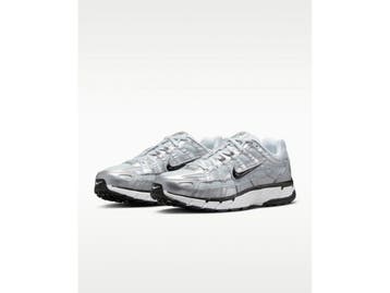 Nike P-6000 - Sneakers heren - nieuwstaat - Wit / Metallic, Verzenden, Nieuw