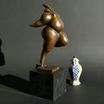 Beeld, Bronzen Dansende Figuur — stijl van Milo - 27 cm -