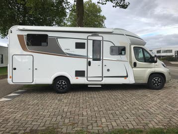 Bürstner campers — Aanbieding: Jong, diverse indelingen, Caravans en Kamperen, Automaat, Standaard zit, Ringverwarming, Fiat