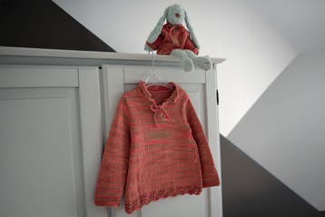 Breipatroon Meisjes- en Poppentrui Twins met ajourdetails, Hobby en Vrije tijd, Ophalen of Verzenden, Nieuw