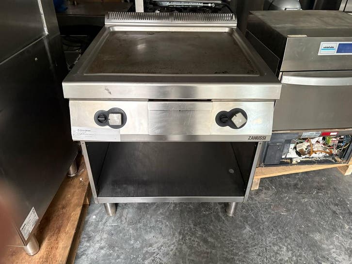 Gasbakplaat zanussi met opbergruimte, Zakelijke goederen, Horeca | Keukenapparatuur, Ophalen of Verzenden