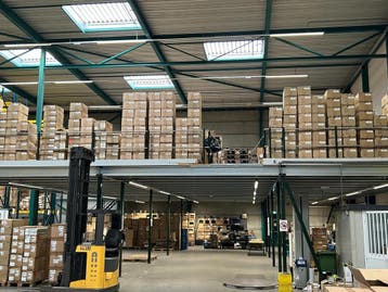 320m2 Verdiepingsvloer / Entresol / Gebruikt /, Ophalen of Verzenden