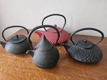 Theepot - Collectie van 4 Fraaie Theepotten in Gietijzer